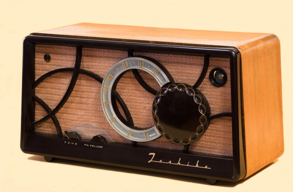 Toshiba_Vacuum_tube_Radio